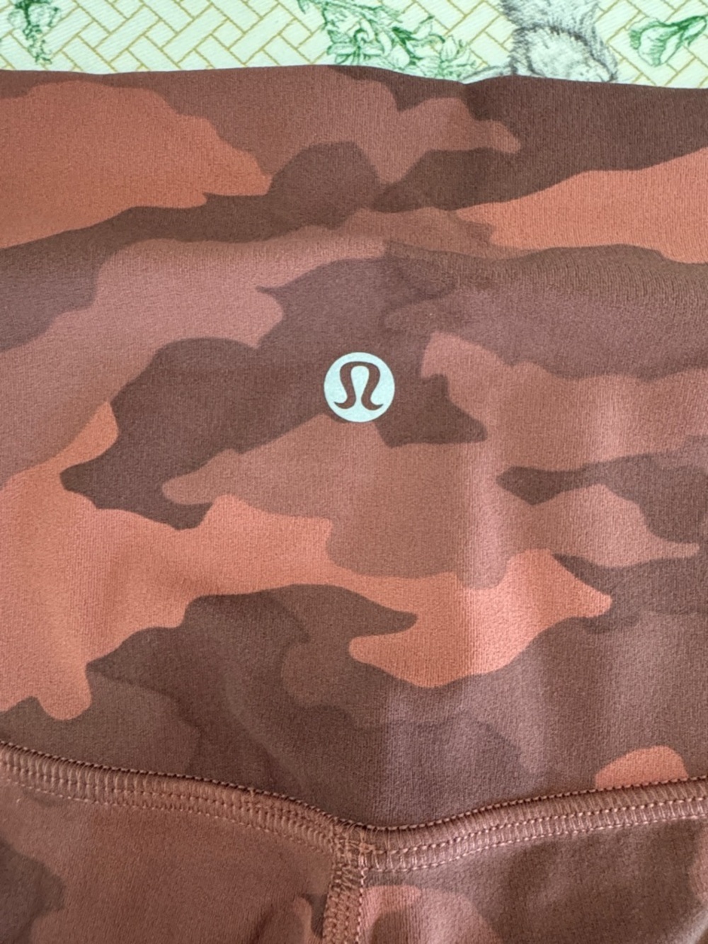 Lululemon Camo Leggings - Heritage 365 sz 18 - Picture 2 of 5